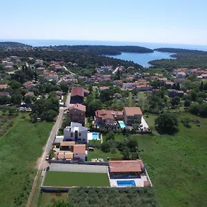  Ferienhaus Holiday Petrovic